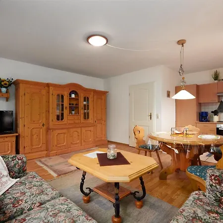 Am Ehrenmal 2 Strandgut * Laboe